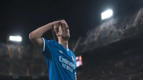 广东连胜三场稳守前八，伯克双料神助，琼斯三双梦碎遭驱逐，东北虎九连败继续苦战